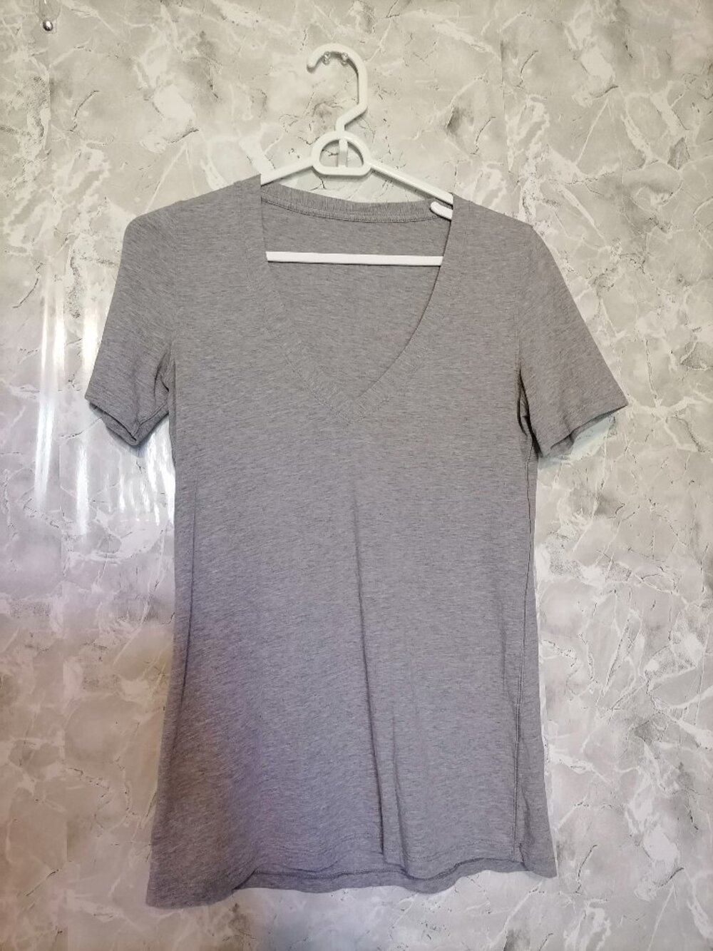 Lululemon Love Short Sleeve Stretch Gray V Neck Basic T Shirt Women's M